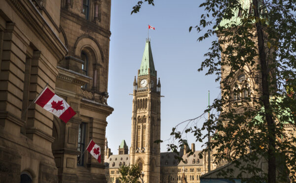 Le gouvernement canadien va de l’avant avec la Loi de l’impôt minimum mondial